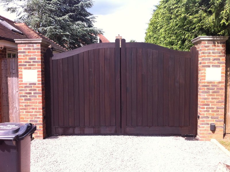 Bow-Top-Gates-Fitted